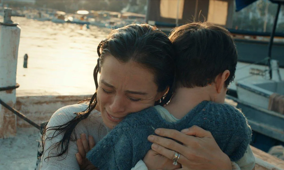 مسلسل رائحة الصندوق مترجم